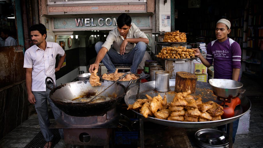 No nose picking: Indian street food vendors get hygiene lessons to help