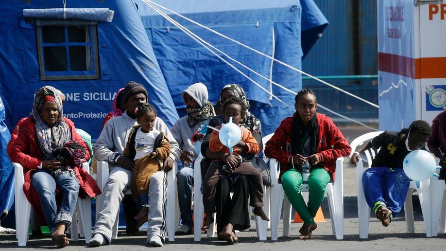Eu Leaders Agree To Relocate 40000 Migrants From Greece Italy Fox News 