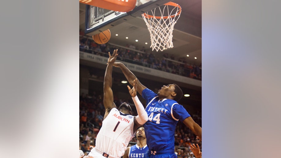 ab240138-Kentucky Auburn Basketball