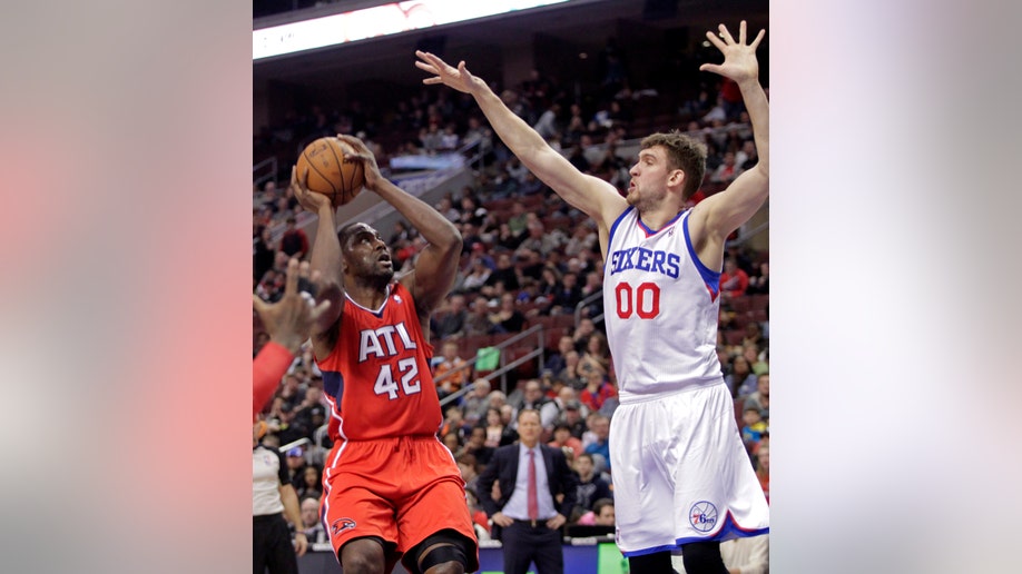 8f243196-Hawks 76ers Basketball