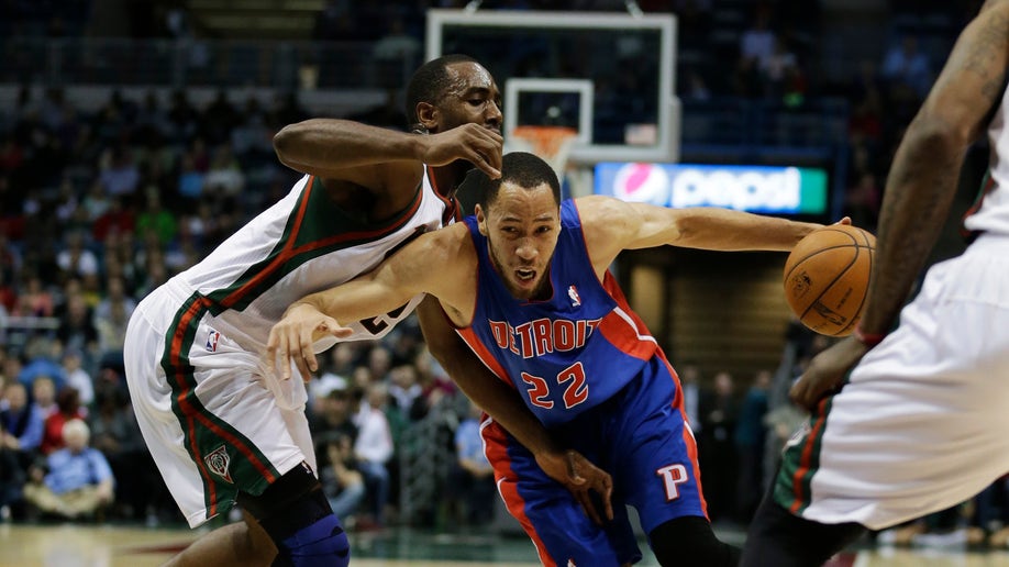 34bcb9a6-Pistons Bucks Basketball