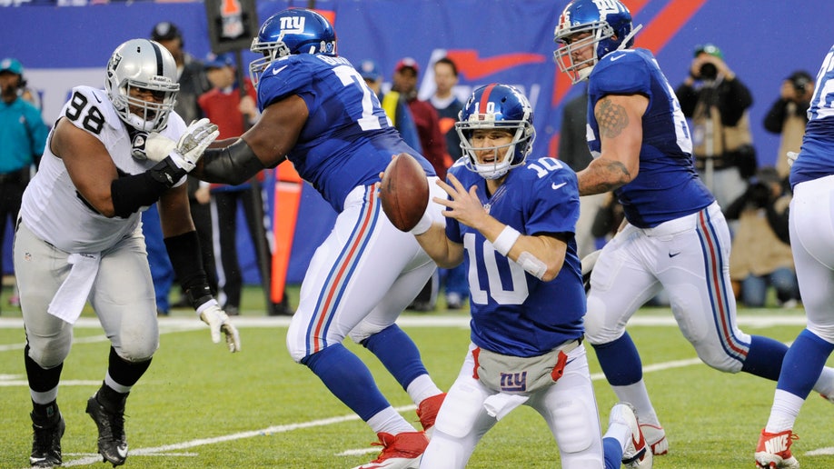 7f0f03ab-Raiders Giants Football