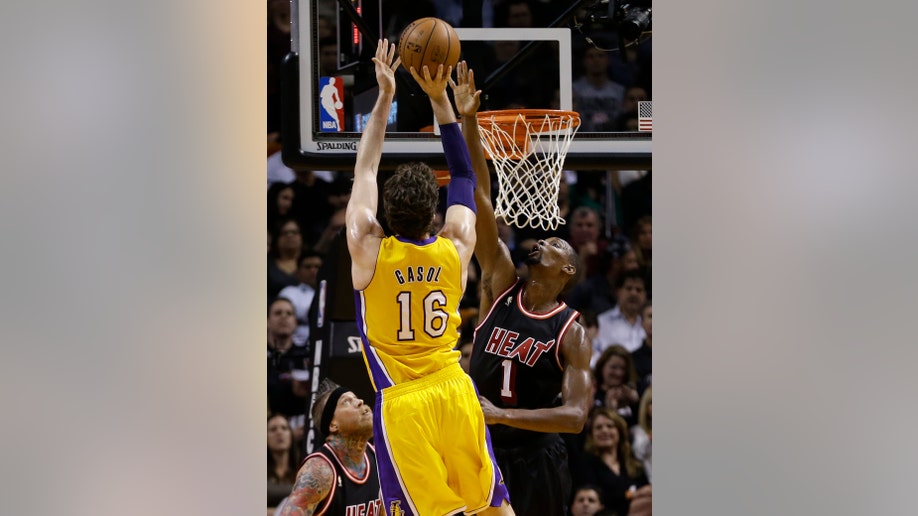 bdb25ba7-Lakers Heat Basketball