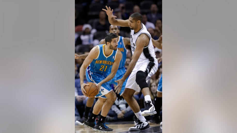 133e1d99-Hornets Spurs Basketball