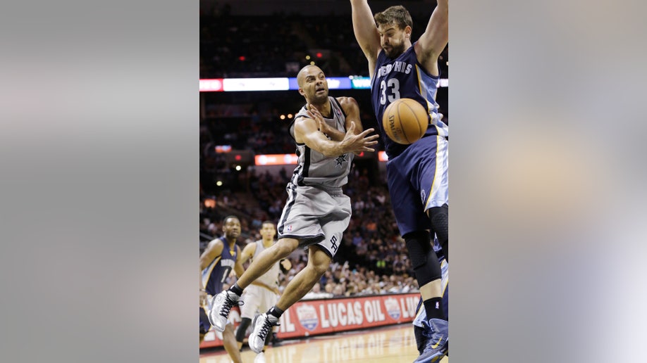 33015568-APTOPIX Grizzlies Spurs Basketball