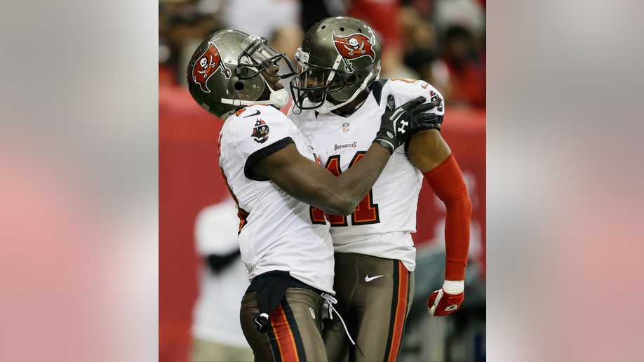 81bd679b-Buccaneers Falcons Football