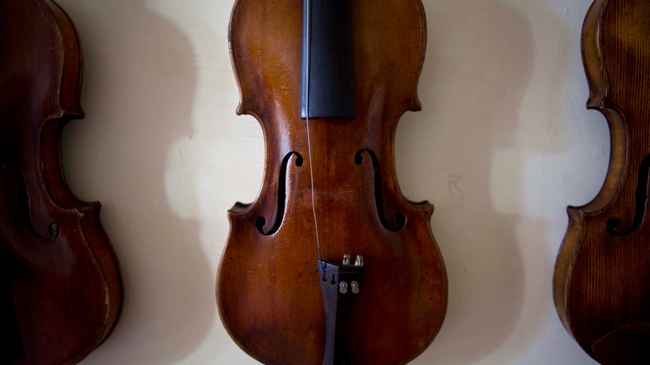 Cuba_Violin_Shortage__8_