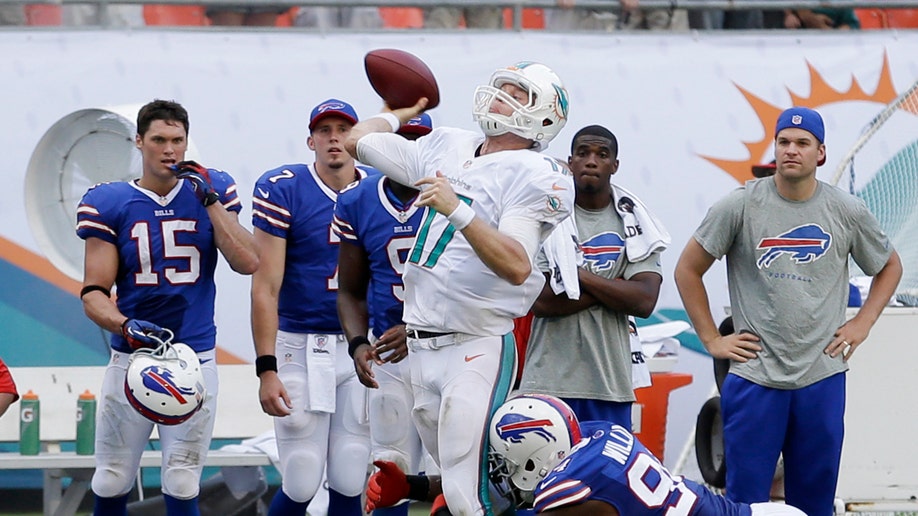 30dbeeb4-Bills Dolphins Football