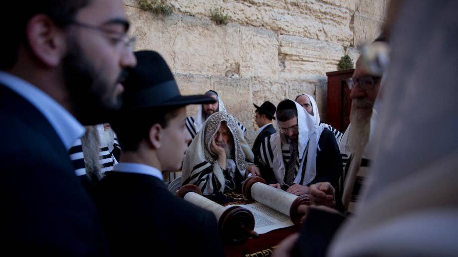 Jewish Women Pray At Jerusalem Holy Site Angering Rabbi Fox News 