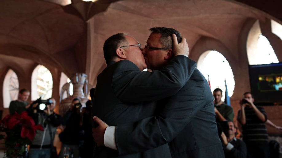 df491bca-Spain Australia Gay Marriage