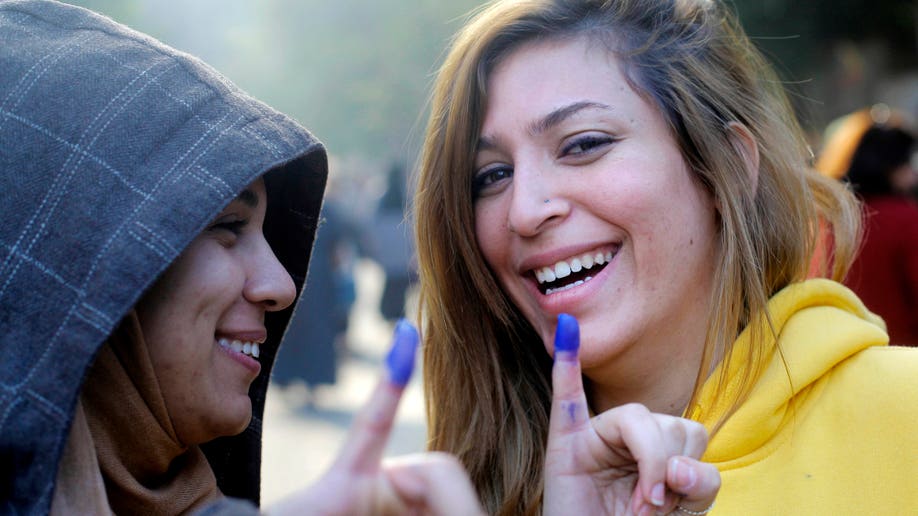 e027c3f4-Mideast Egypt Dismal Turnout