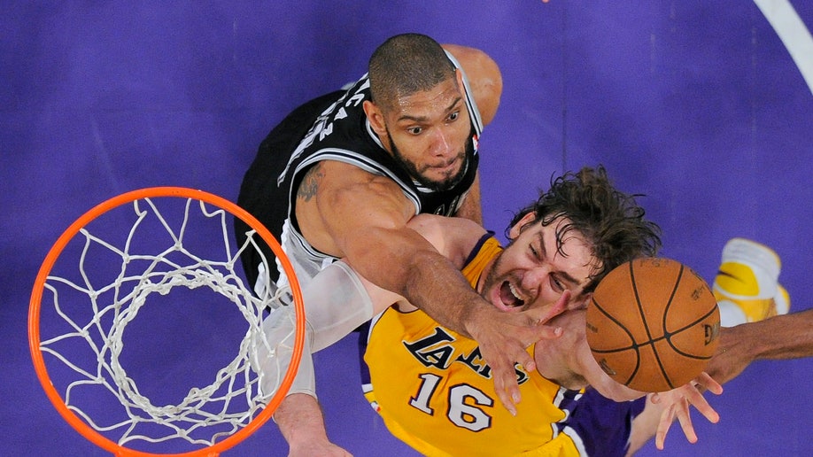 1e3bcd9f-Spurs Lakers Basketball