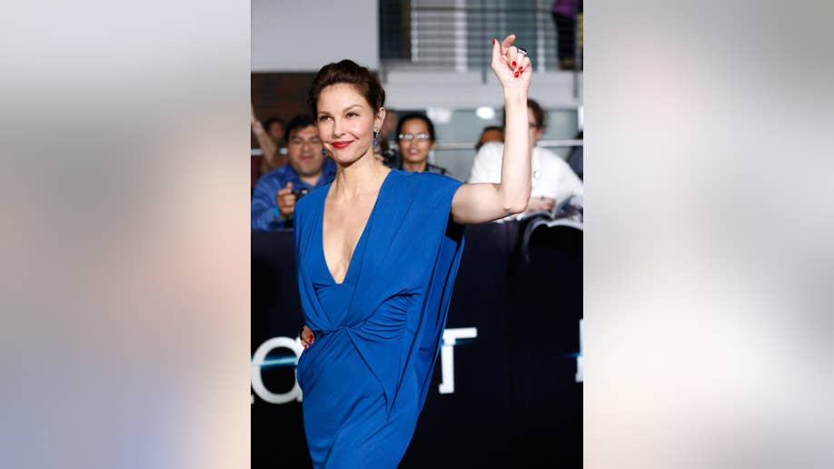 ashley judd blue dress Ashley Judd fed up with 'everyday sexism' at airport security, says worker  touched her at checkpoint