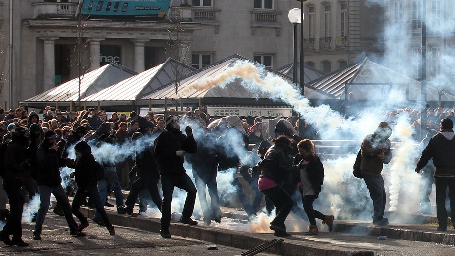 6490c043-France Airport Protest