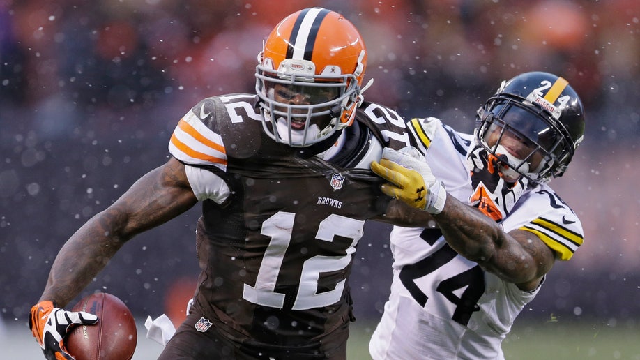 Cleveland Browns wide receiver Josh Gordon (12) is tackled by Pittsburgh St...