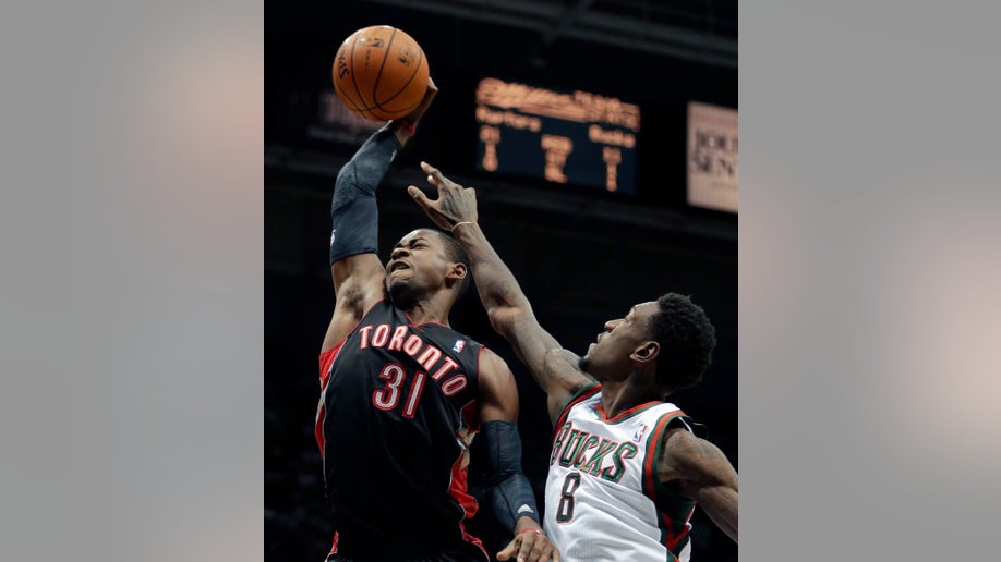 47efd0d3-Raptors Bucks Basketball