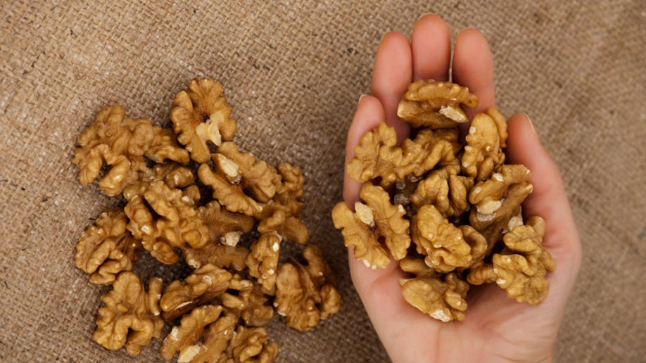 Discover 152+ is walnut good for hair super hot