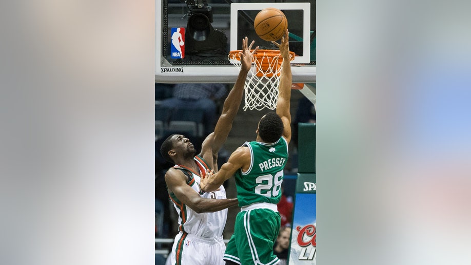 35e346c1-Celtics Bucks Basketball