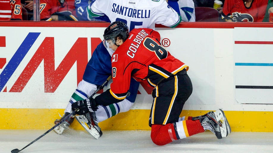 a833de7c-Canucks Flames Hockey