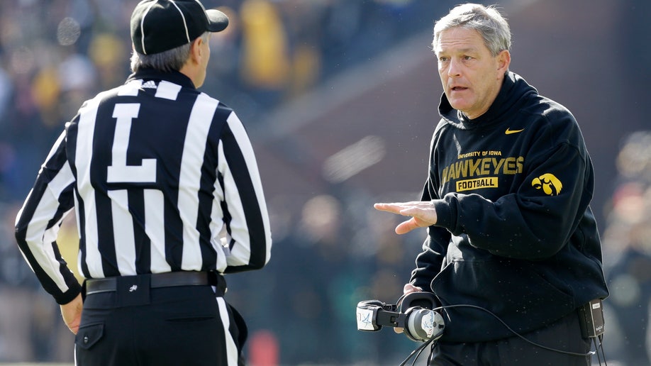 3f8f0e09-Wisconsin Iowa Football