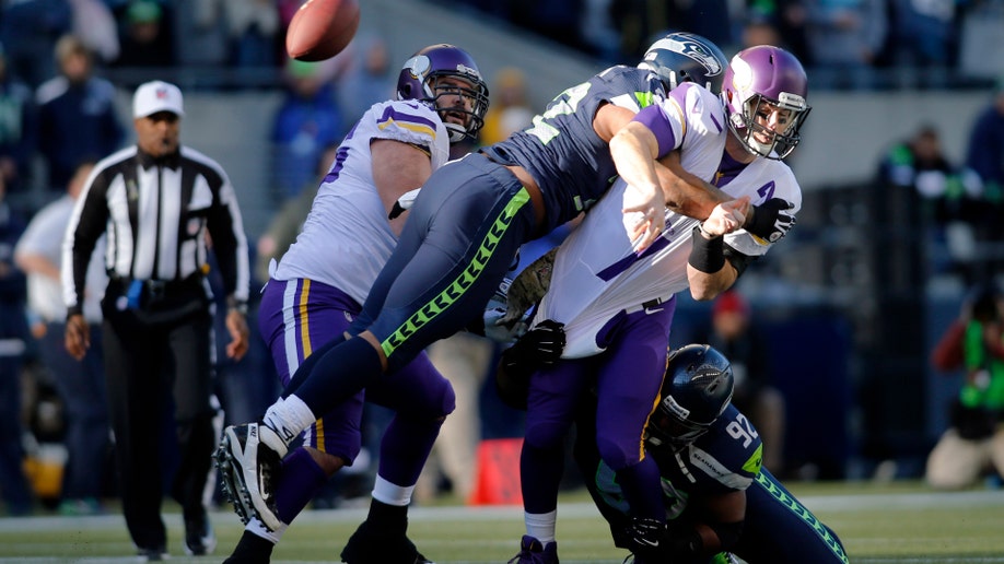 38207795-Vikings Seahawks Football