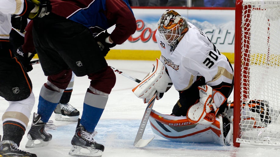 2fec201c-Ducks Avalanche Hockey