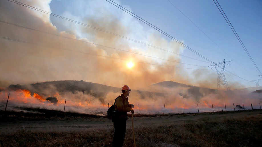 f0cfb0fa-California Wildfire