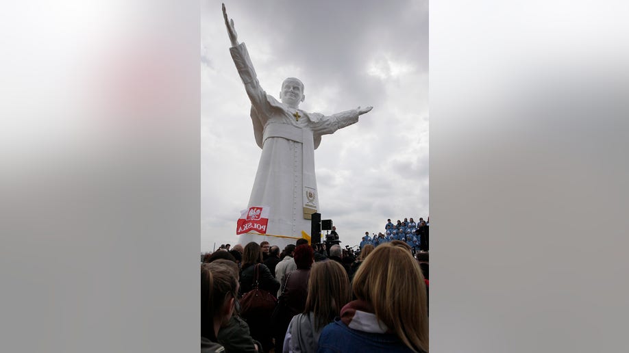 f94ea33f-Poland Giant John Paul