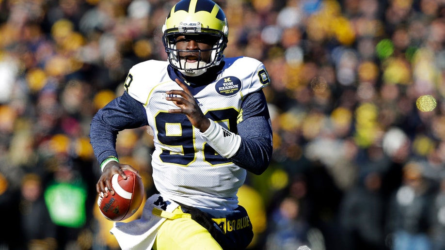 9ba49cb1-Michigan Iowa Football