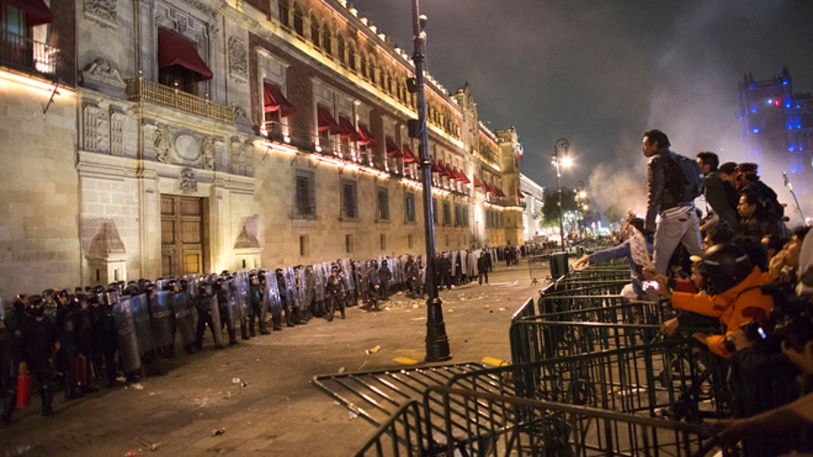 AP_Mex_City_protest_top3