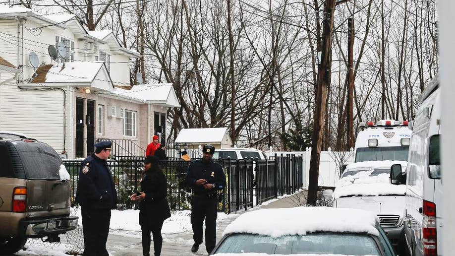 2 Women Girl Shot Dead At Nyc Home Police Seek Man They Say Also 