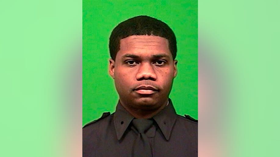 a7003e24-Manhattan Officer Shot