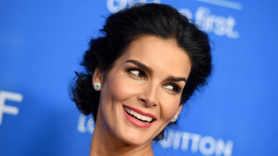 b5310084-599819951_AX__257_BE5C8A0B22E56089F1C31E83CCEC96E6