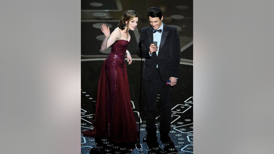 Anne Hathaway's Many Oscar Looks | Fox News