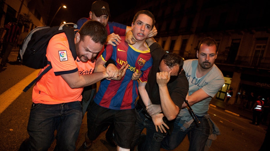 Barcelona_Fans_Seven