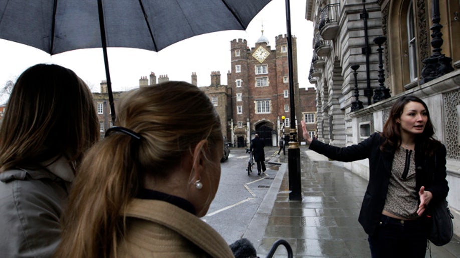 Britain Will And Kate Walking Tour