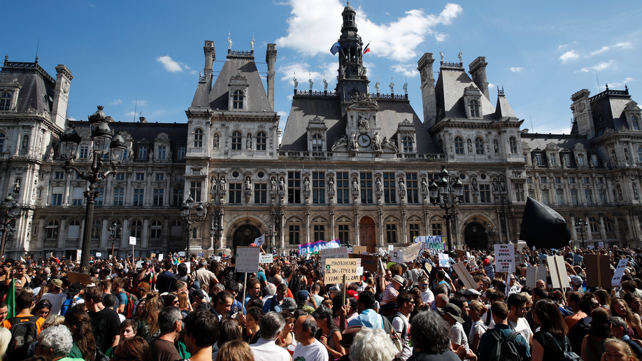 Thousands march in France to say 'no' to climate change | Fox News