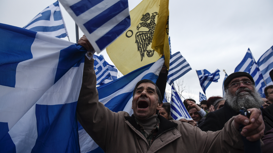 Greek, Macedonian leaders to meet despite protests