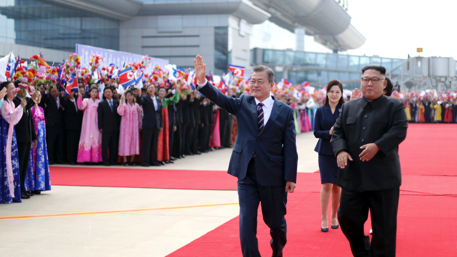 Striking Images Captured On 1st Day Of Korean Summit Talks | Fox News