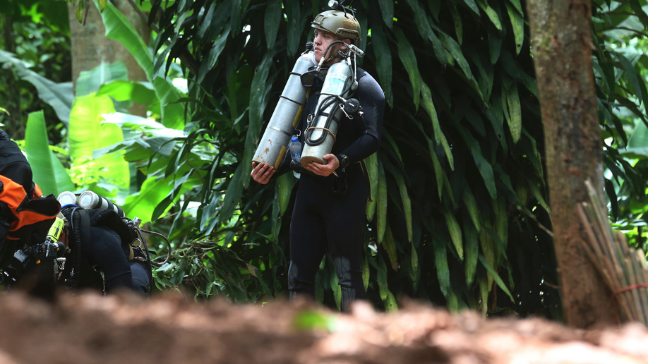 Thai Rescuer In Cave Dies From Lack Of Oxygen