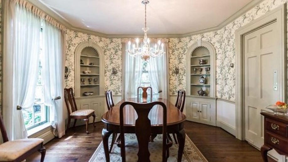 The Dinsmoor House Early Work of Charles Eames Is for Sale Near St