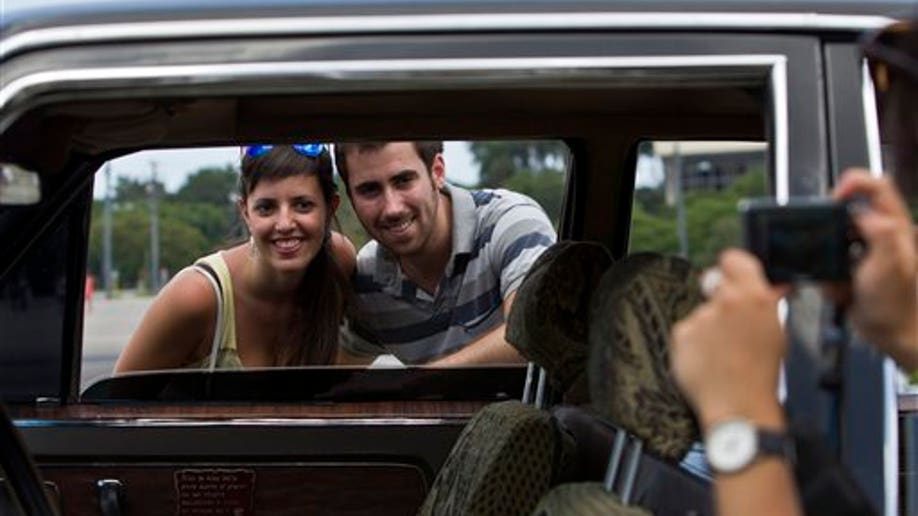 5e96ae8b-Cuba Fidels Limos