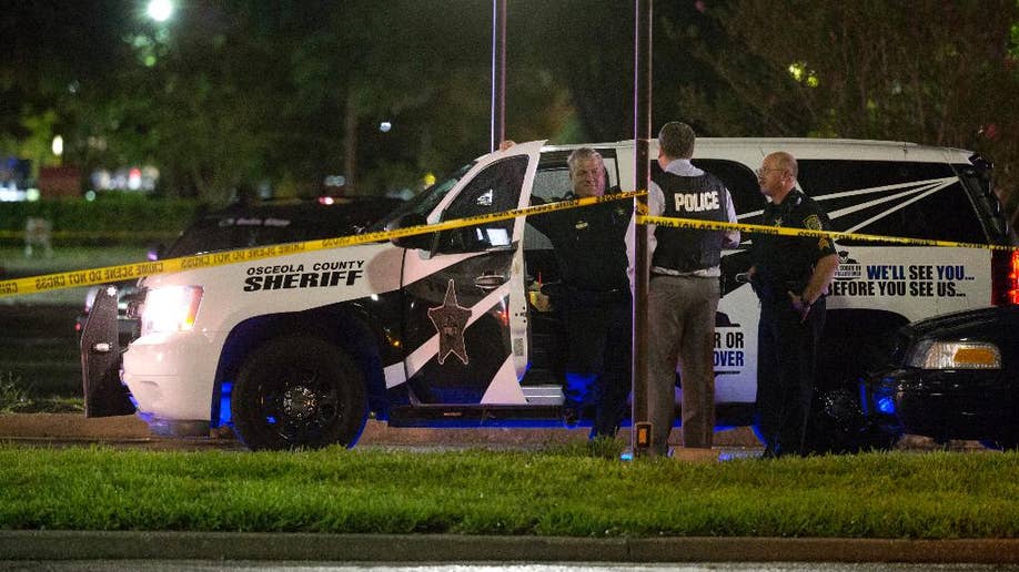 2 wounded in central Florida mall shooting; 2 men found dead in fleeing