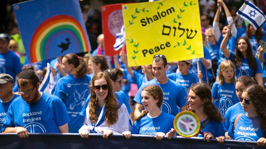Israel Day Parade In Ny Faces Orthodox Jewish Anti Israel Protesters 