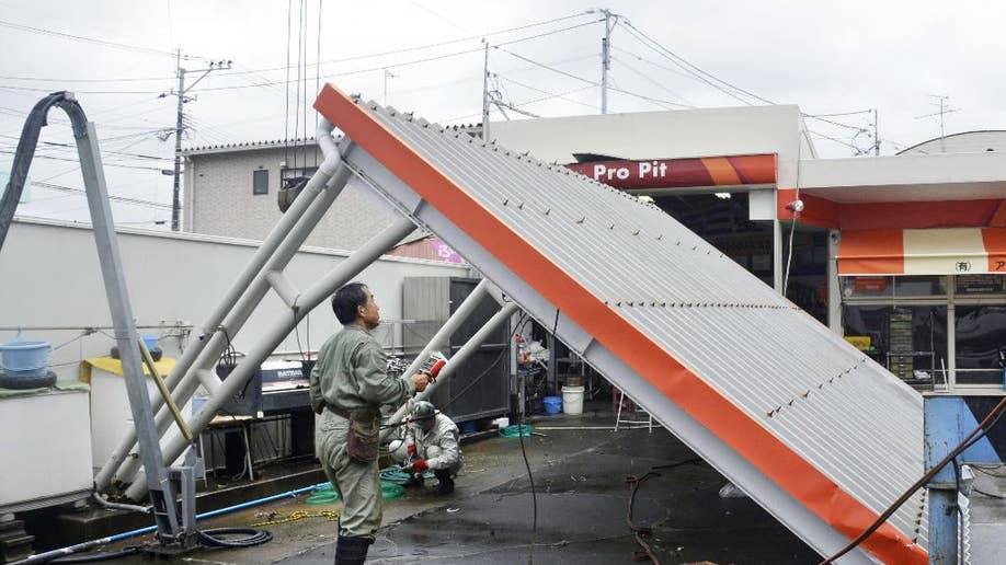 Typhoon Goni Lashes Japans Okinawa After Leaving 19 Dead 16 Missing