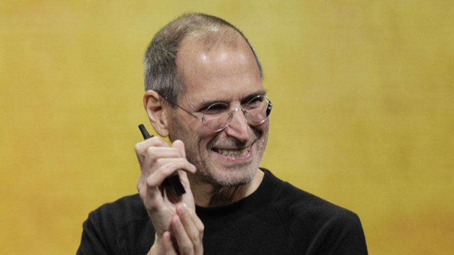 Jobs_Hits_the_Stage