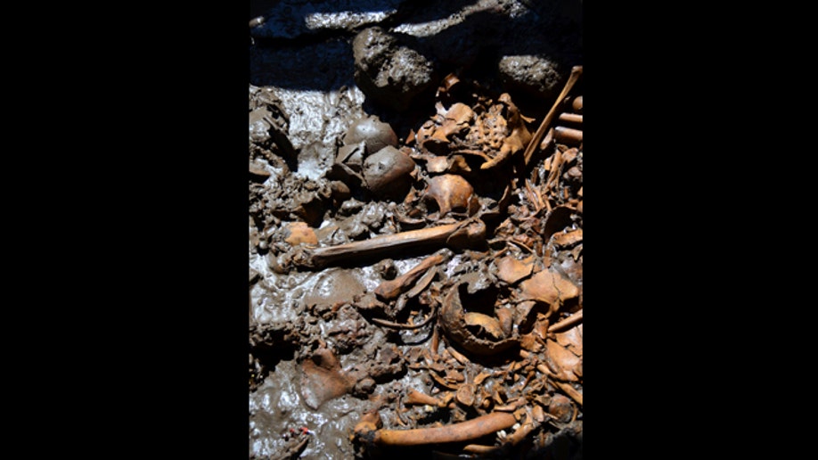 de827fe0-Mexico Aztec Burial