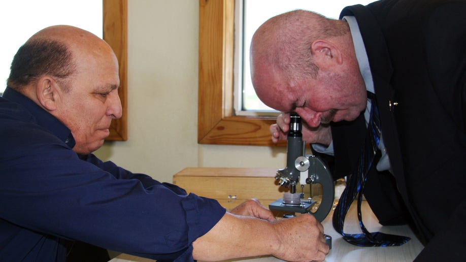 2626ce74-Moon Rock Hunter