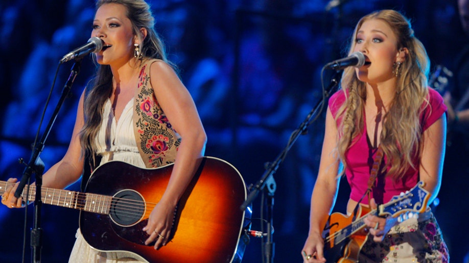 c7686ad8-Music-Maddie And Tae