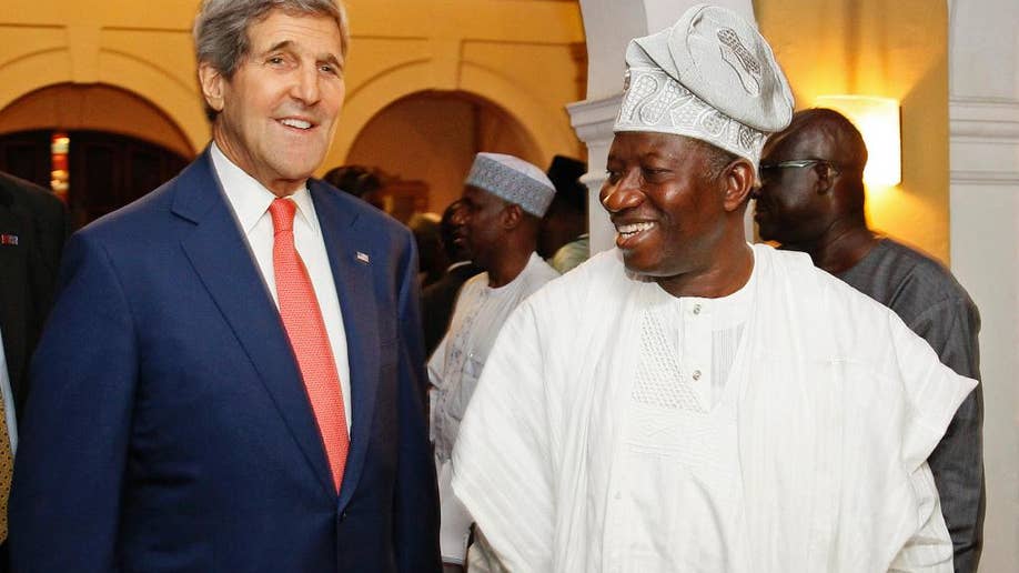 Kekerasan pasca pemilu, kelompok pemberontak menjadi agenda saat Kerry bertemu dengan para pemimpin Nigeria
